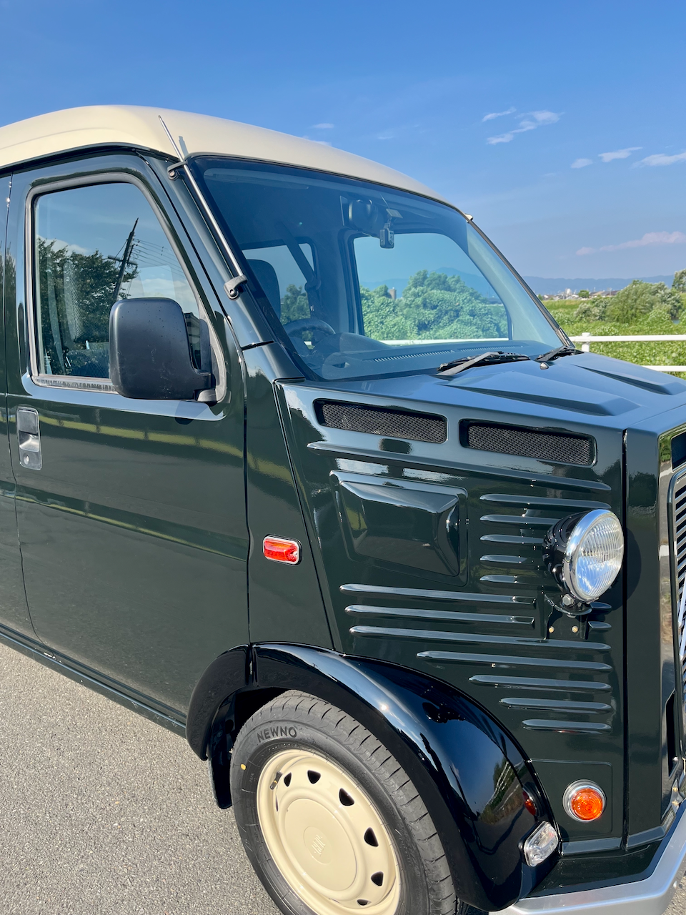 角度から見たシトロエンHバン風フェイスの軽カフェカー 外観の魅力