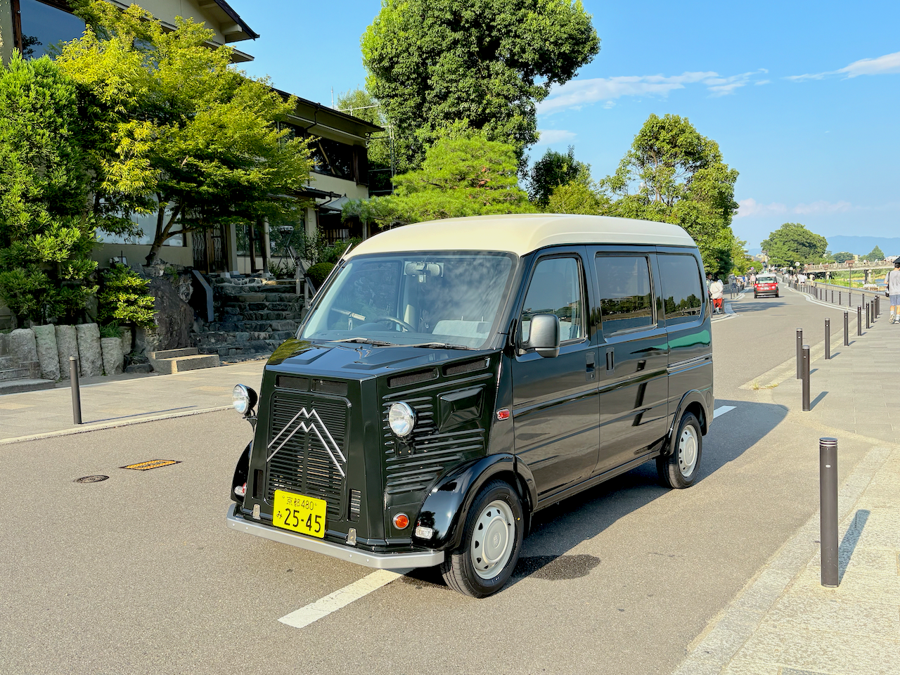 軽バンカフェカーの外観 渡月橋背景での撮影 写真映えする移動カフェ