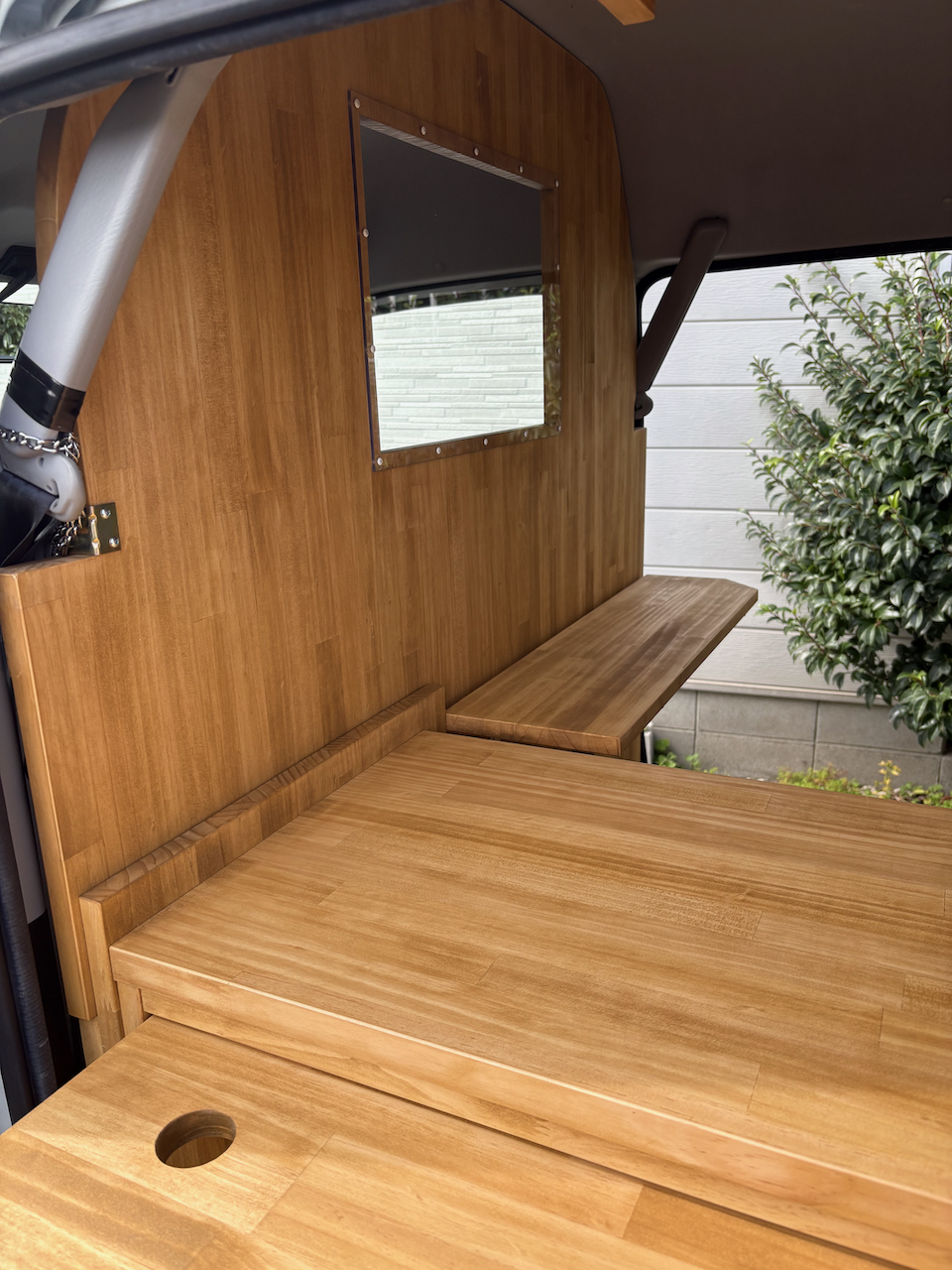 折りたたみ式カウンターで販売もしやすい構造