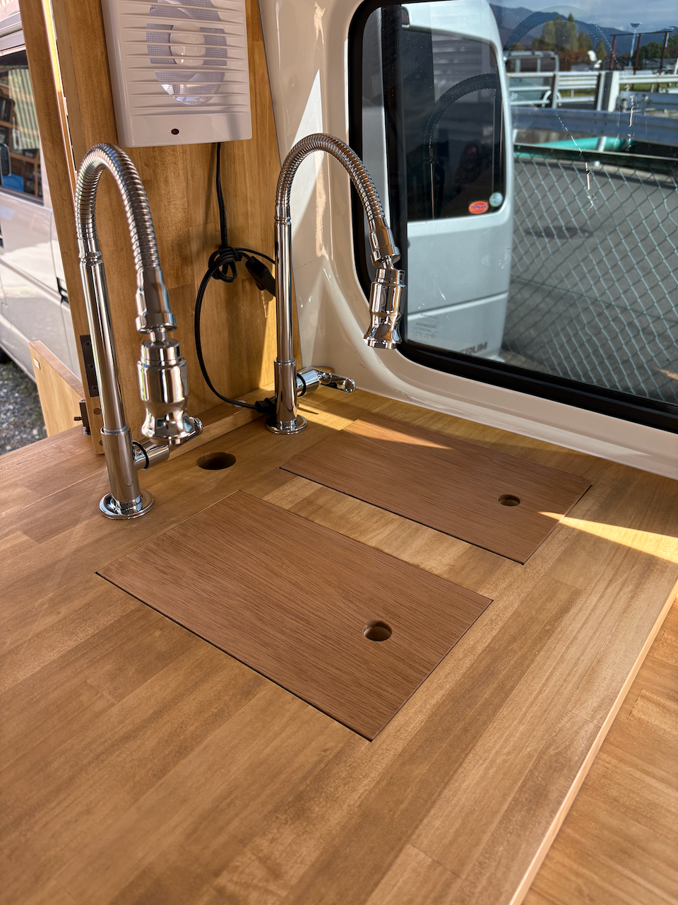 保健所対応の2槽シンクと蛇口周りの設備②